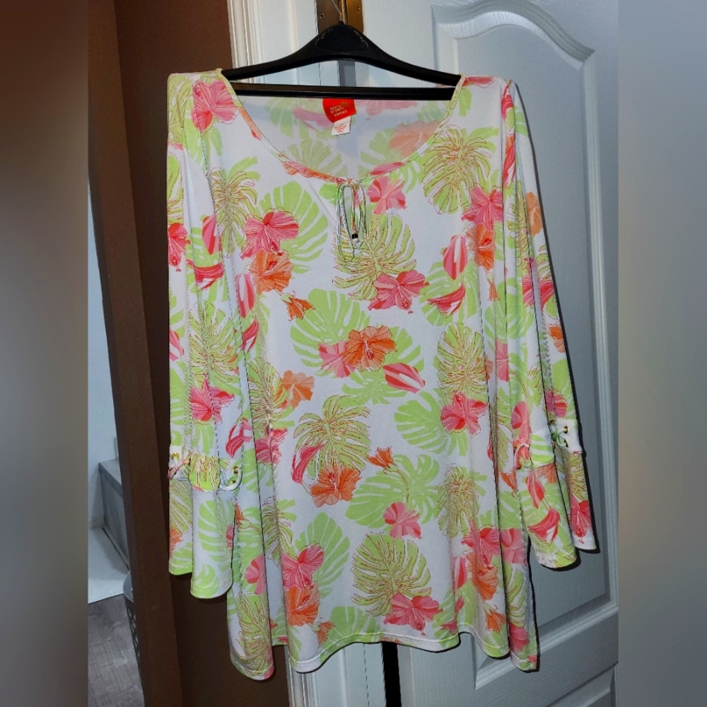 Beautiful hearts of palm flowing top size 3x